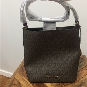 Micheal Kors Kimberly Bucket Bag
